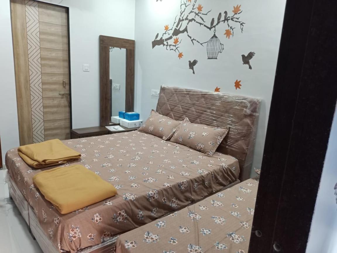 Honest Deluxe Room Garudeshwar Exterior photo